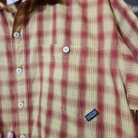 EUC patagonia super lightweight button up. Size L - Picture 5 of 5